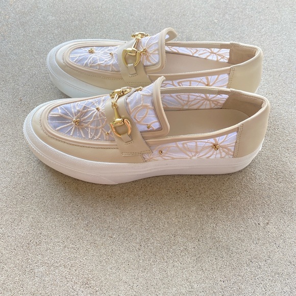 J/SLIDES Tan and White Loafers with Gold Hardware 8 - Picture 2 of 9